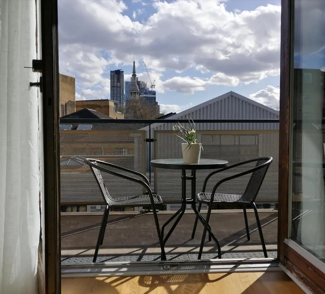 Spacious Bright Room W/Private Br, View & Terrace. Londra 0*,  Regno Unito